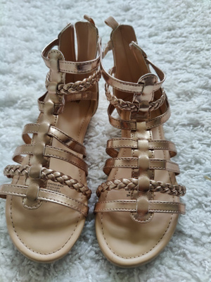 Sandaalit koko 35