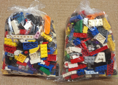 Legoja pussitettuina