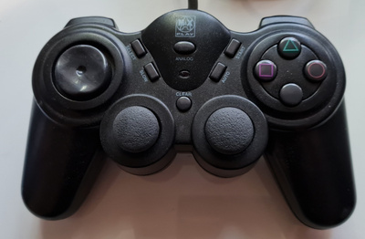 Max Play tarvikeohjain, huollettu