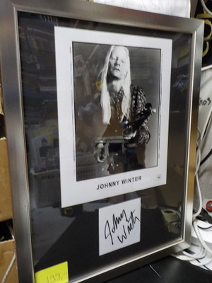 JOHNNY WINTER TAULU  NIMMARILLA