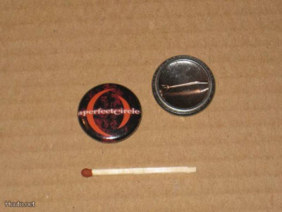 a Perfect Circle rintanappi 1" D4