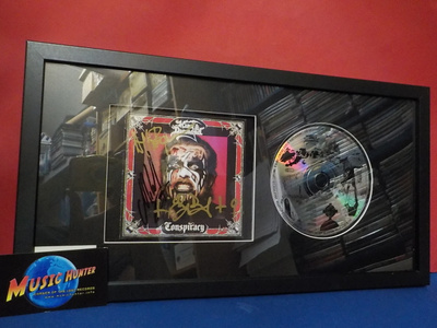 KING DIAMOND TAULU KOLMELLA NIMMARILLA