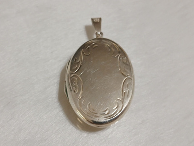 ISO Hopeinen medaljonki riipus Kmoy 925