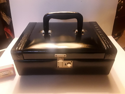 Upea ylellinen korulipas / jewerly box