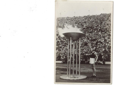 Paavo Nurmi sytyttää olympiatulen - valokuva