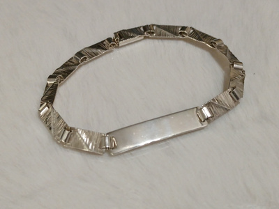 Vintage desing Jalosepot hopea rannekoru Jase 813H