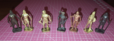 Kinder metallihahmo