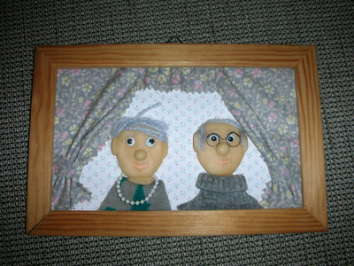 2 pientä taulua
