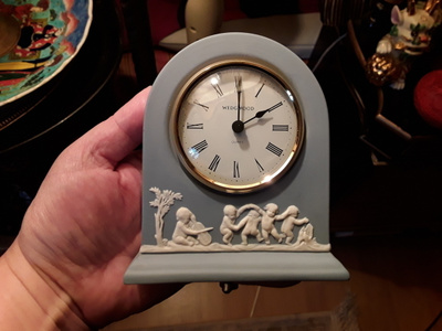Wedgwood pöytäkello.