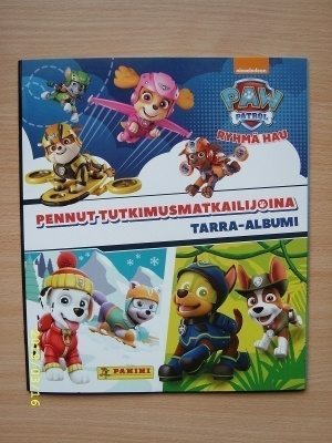 Ryhmä Hau pennut tutkimusmatkailijoina –keräilytarroja