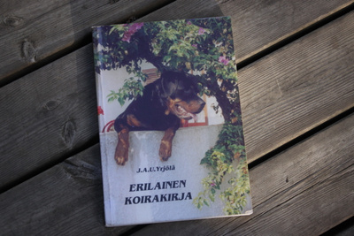 J.A.U. Yrjölä Erilainen koirakirja A1