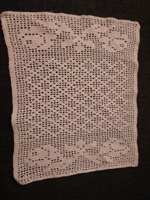 Valkoinen virkattu liina 35x28