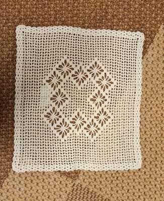 Luonnonvaalea pitsiliina 26x28