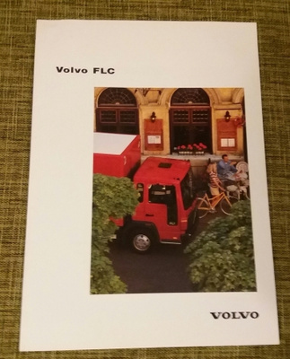 RENAULT JA VOLVO ESITTEET
