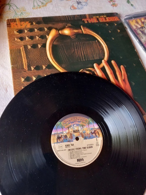kiss the elider lp