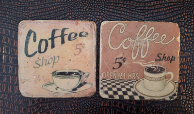 Kaksi keraamista lasinalusta 50s fiftari coffee 5c