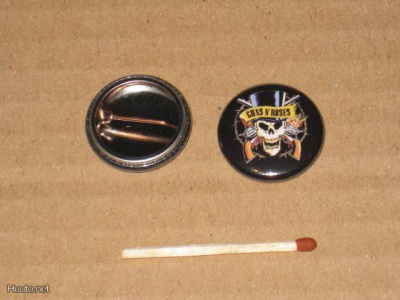 Guns n Roses rintanappi 1" j4