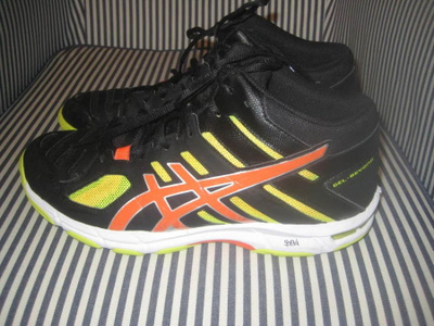 **ASICS SISÄPELI/ KORIPALLLO KENGÄT KOKO 41,5 **