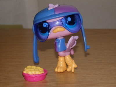 LITTLEST PET SHOP malva-lila STRUTSI, LINTU #2085 + kypärä,
