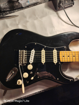 Myydään stratocaster