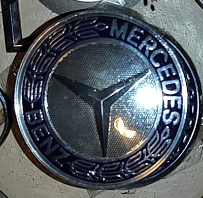 Mercedes benz siniset upeat keskiöt 4kpl