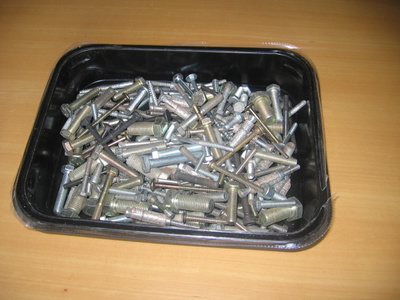kuusioruuveja n. 4.9kg