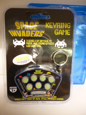 SPACE INVADERS KEYRING GAME (36 627) 3levels of difficulty,l