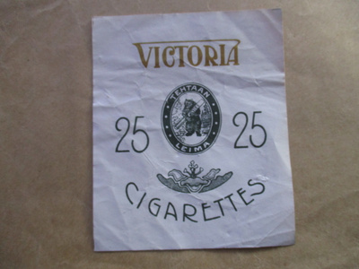 TUPAKKA ETIKETTI VICTORIA CIGARETTES  (K16-S24)