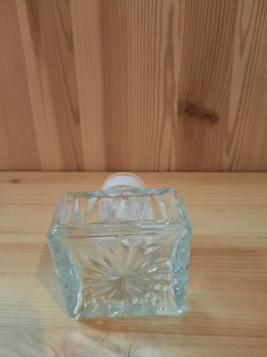 Kaunis karahvin korkki