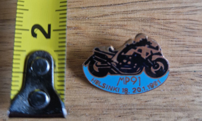 Moottoripyörä MP 91 Emali Rintaneula vuodelta 1991