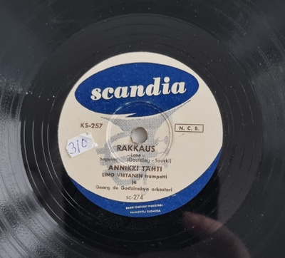 Savikiekko 1956 - Annikki Tähti - Scandia KS-257
