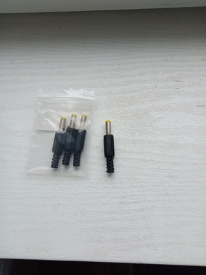 Plug / pistoke 5,5mm x 2,5mm 4kpl. DIY, uusia.
