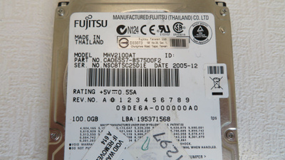 Fujitsu 100GB 2.5" IDE-kiintolevy plus ruuvit