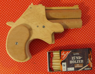 Pistooli puu-vaneria Derringer