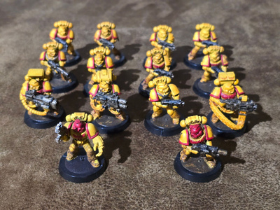 14 kpl Warhammer-figuureja