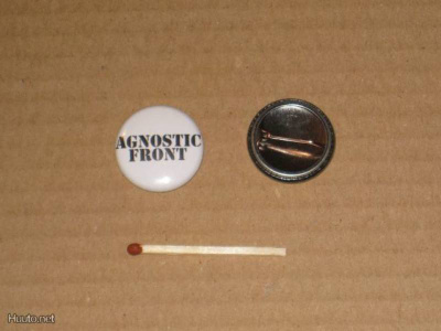 Agnostic Front rintanappi 1" valkoinen b3