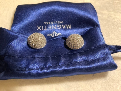 MAGNETIX WELLNESS upeat säihkyvät  korvakorut