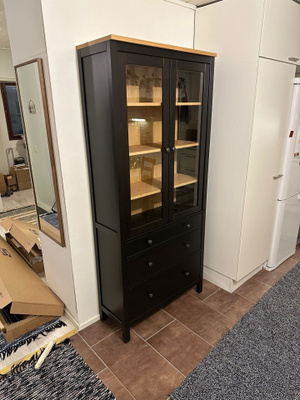 IKEA Hemnses -vitriini