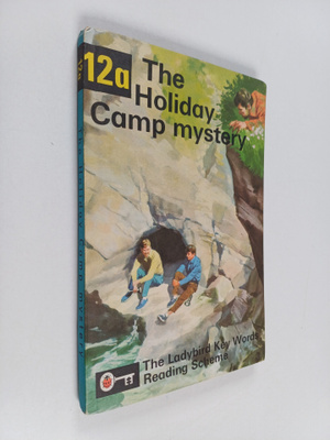 W. Murray : The holiday camp mystery