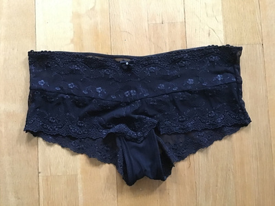 Mustat pitsialushousut ( XL-koko )