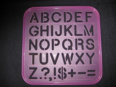 TUPPERWARE Piirrustuslevy : isot kirjaimet