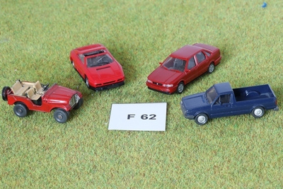 #F62 Pienoisrautatiehen autoja 4kpl, 1:87