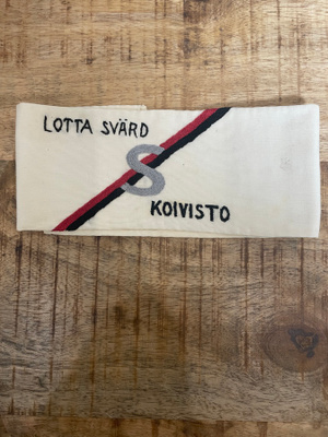 Lotta Svärd   hihanauha KOIVISTO