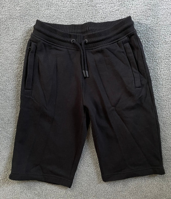 Mustat shortsit koko 158-164 cm