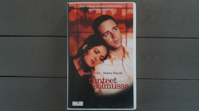 VHS: Tunteet Solmussa (Russell Crowe, Salma Hayek 1996)