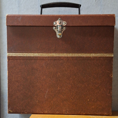 Pahvinen salkku tai kotelo vintage