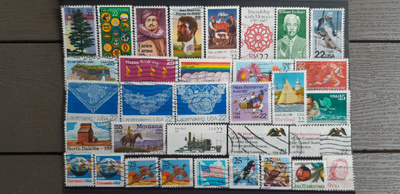 USA VANHEMPAA n.1980 luku LEIMATTUJA postimerkkejä o 33 kpl