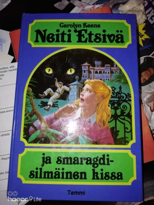 Carolyn Keene Neiti etsivä ja smaragdi-silmäinen kissa