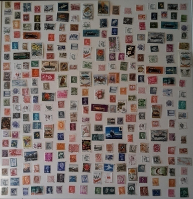 Ulkomaisia postimerkkejä n. 280 kpl