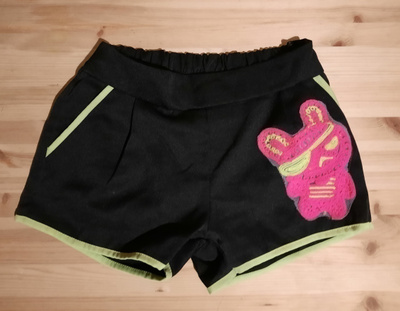 Shortsit pupun kuvalla